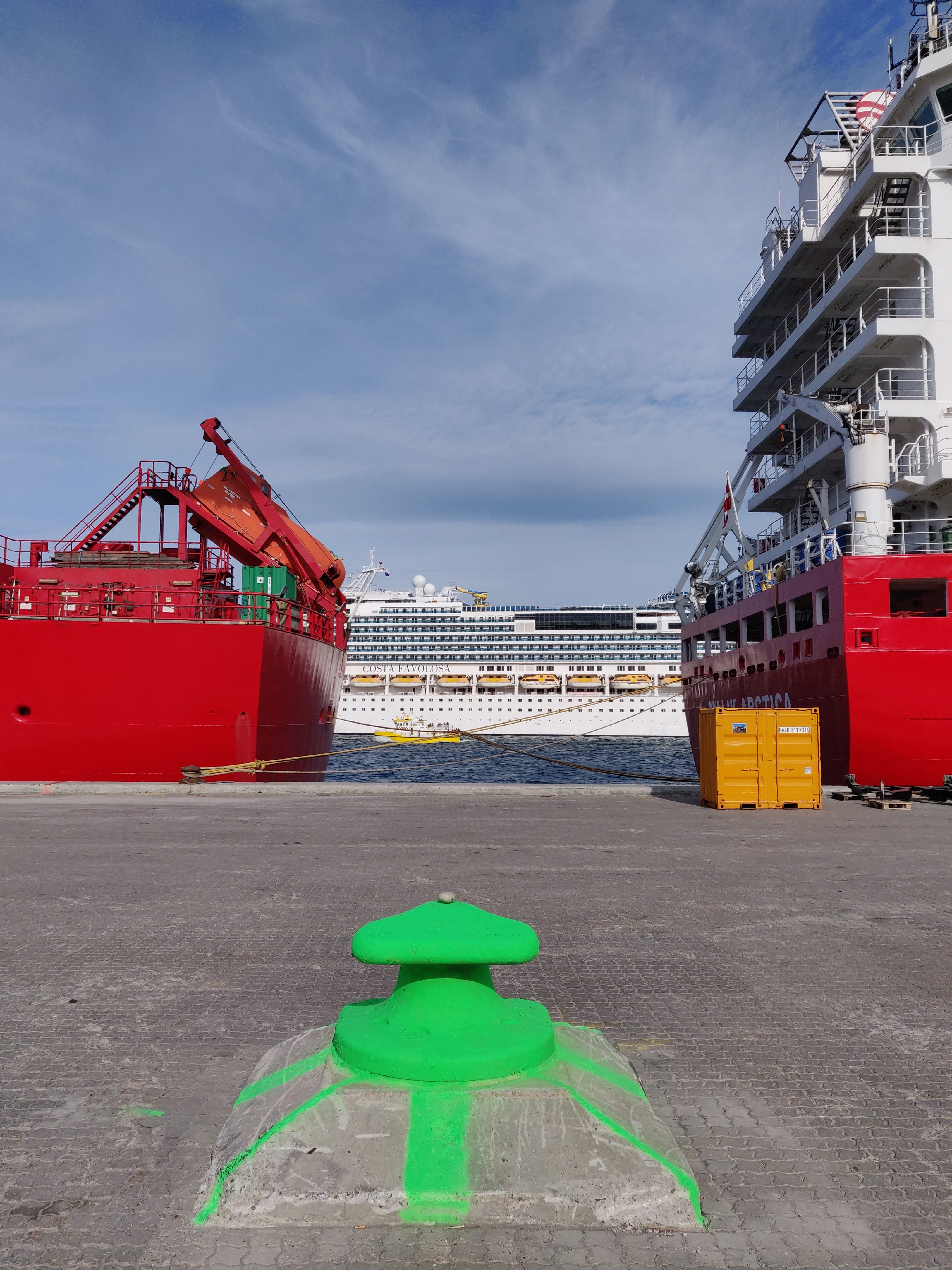 03. Kajkagepullert - Sikuki terminal Nuuk Havn.jpg